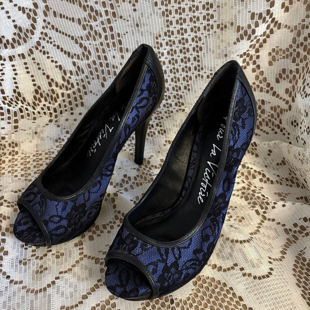 Pour La Victoire Women's US 7.5 Midnight Blue Lace Platform Pumps